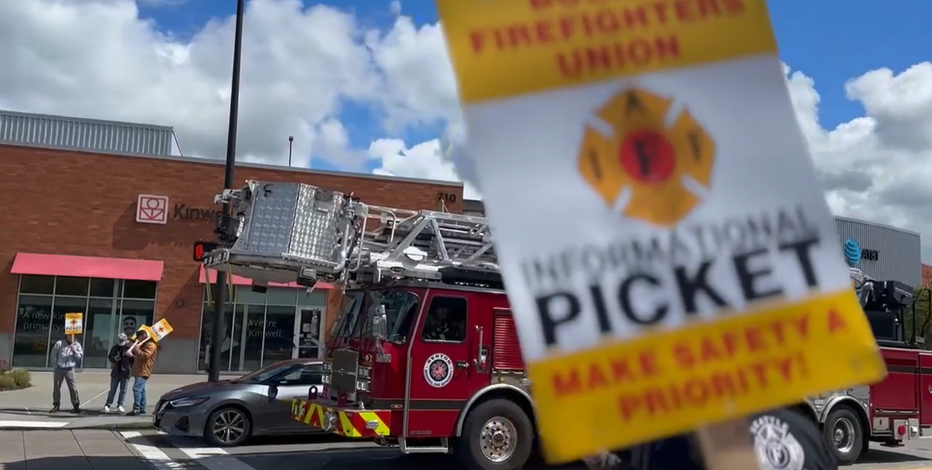 Boeing firefighters hit picket lines as WA strike deadline looms